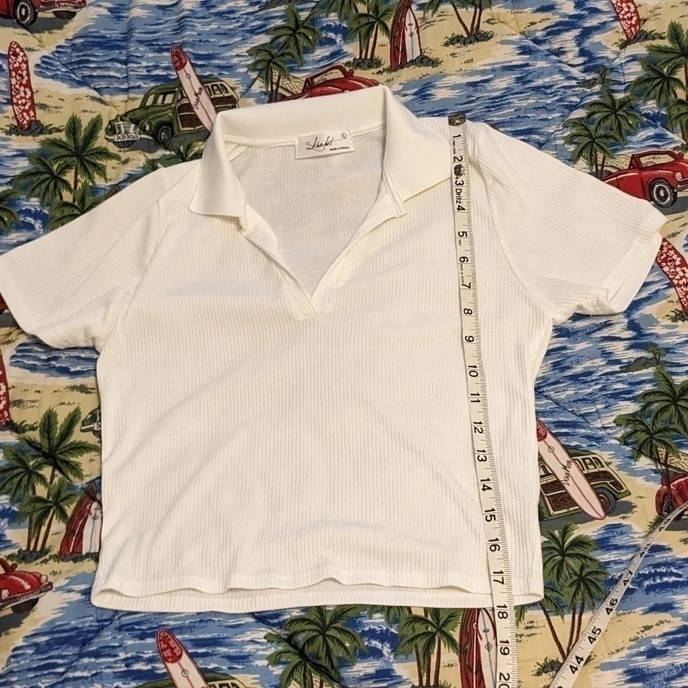 Skonhet basic white collared ribbed top size Large